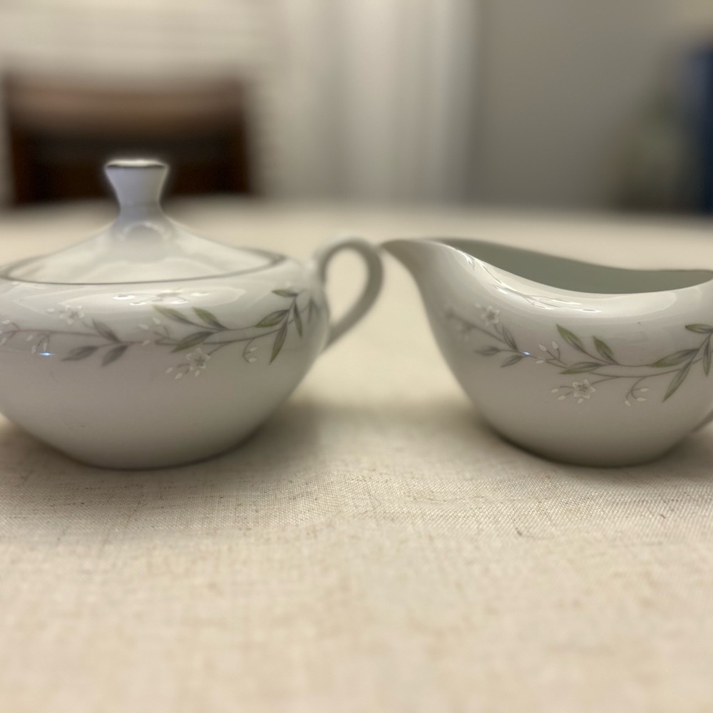 St. Regis Elegant White Floral Sugar and Creamer Set